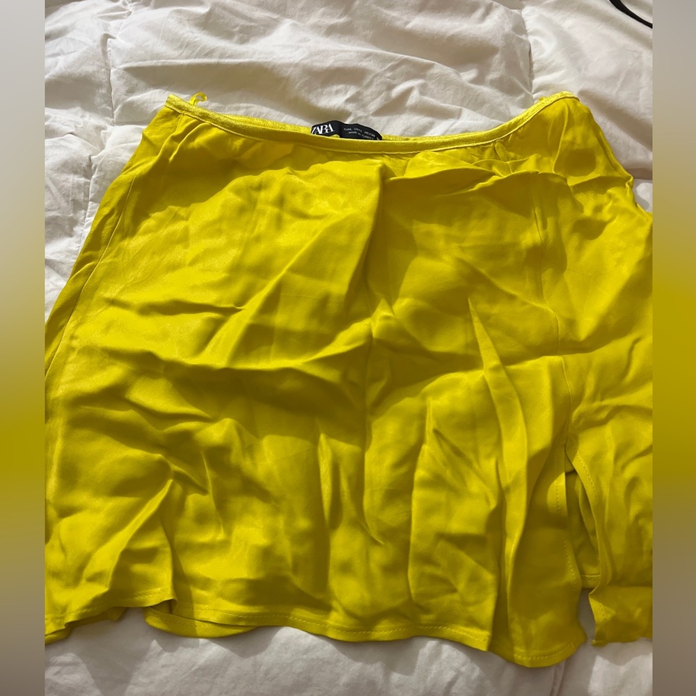 Yellow skirt mini